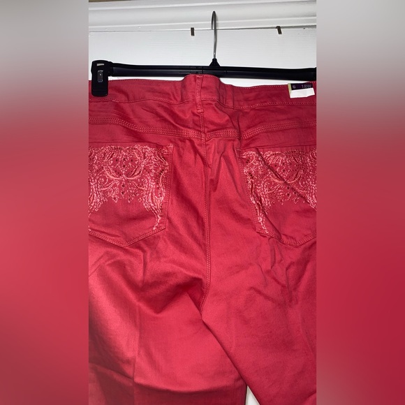 Gloria Vanderbilt Jordyn Capri Jeans - Picture 9 of 9